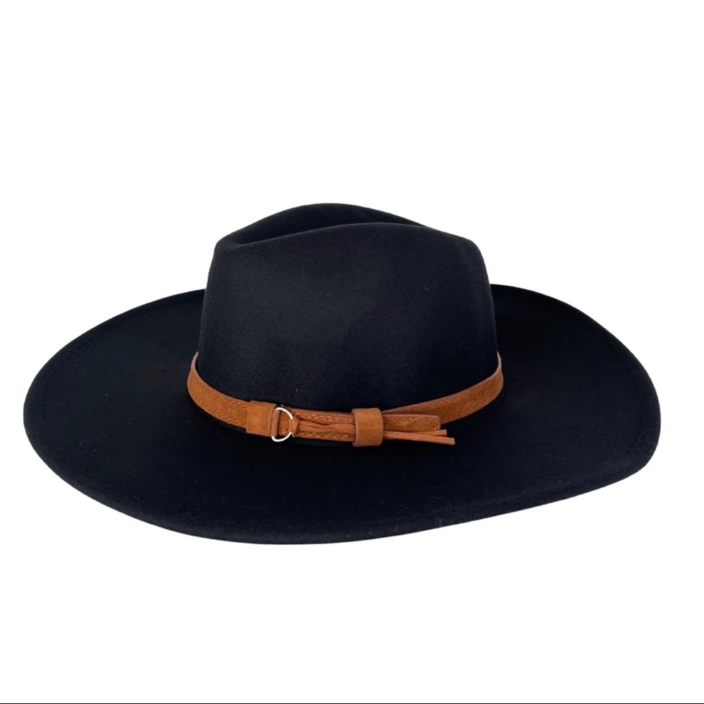 NWT- MILA FEDORA - BLACK